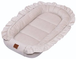 Prikaži podrobnosti za Gnezdece z volančki VELVET Infantilo BEIGE Slika Gnezdece z volančki VELVET Infantilo BEIGE