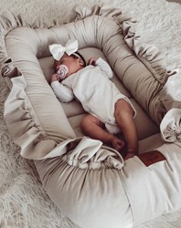 Prikaži podrobnosti za Gnezdece z volančki VELVET Infantilo BEIGE Slika Gnezdece z volančki VELVET Infantilo BEIGE