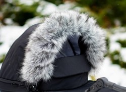 Prikaži podrobnosti za Krzno za strehico otroškega vozička GREY Slika Krzno za strehico otroškega vozička GREY