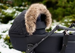 Prikaži podrobnosti za Krzno za strehico otroškega vozička CARAMEL Slika Krzno za strehico otroškega vozička CARAMEL