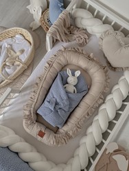 Prikaži podrobnosti za Gnezdece z volančki BOMBAŽ Infantilo BEIGE Slika Gnezdece z volančki BOMBAŽ Infantilo BEIGE