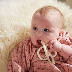 Prikaži podrobnosti za Grizalo z masažno zobno ščetko Classic - Confetti Cream Slika Grizalo z masažno zobno ščetko Classic - Confetti Cream